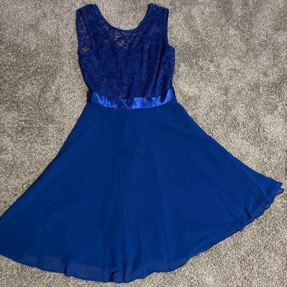 Elegant Royal Blue Lace Midi Dress - Picture 5 of 6